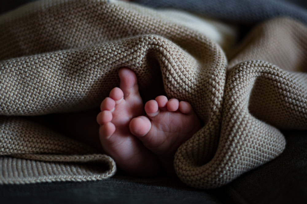 baby feet in knit baby blanket | photo by Rachel K Photography