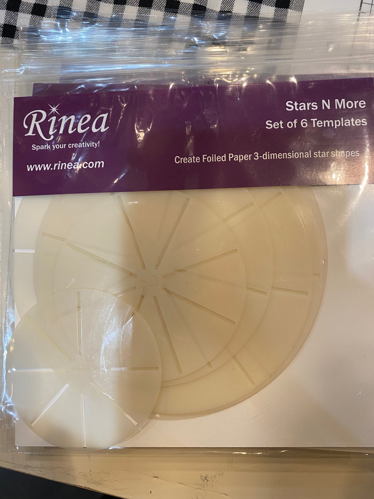 Stars N More Template to create 3D rolled stars