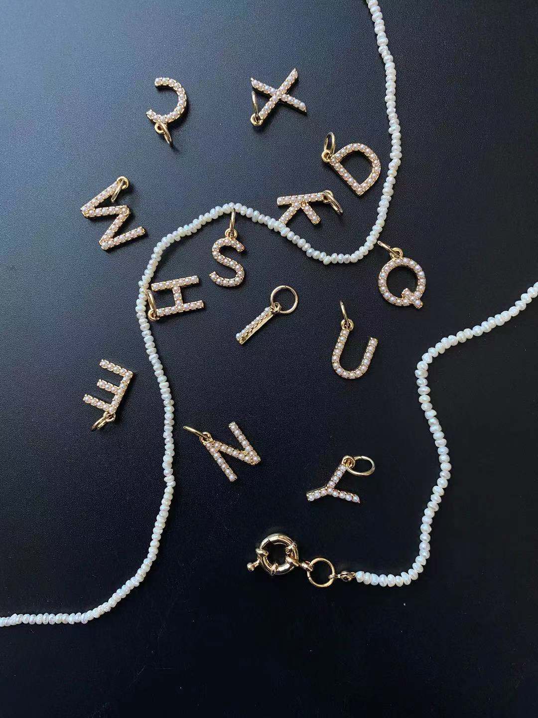 Fashion Letters Chain Freshwater Pearl Necklace For Women Baroque Pearl sMetal Charm Pendants Necklaces Choker Jewelry