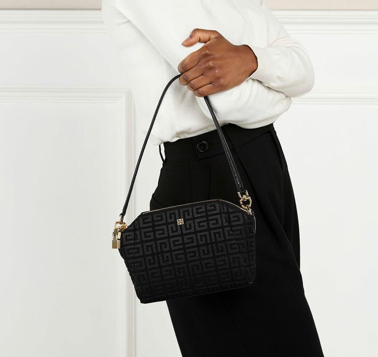 Jeugd Aantrekkingskracht Een effectief Givenchy XS Antigona Bag - Black – Shop It | شوب أت