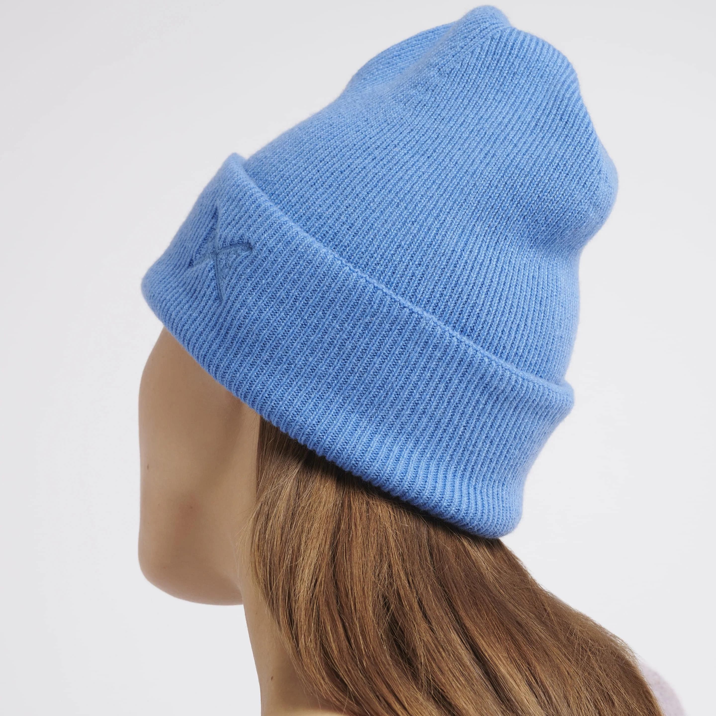 Cashmere beanie with embroidered Barrie logo