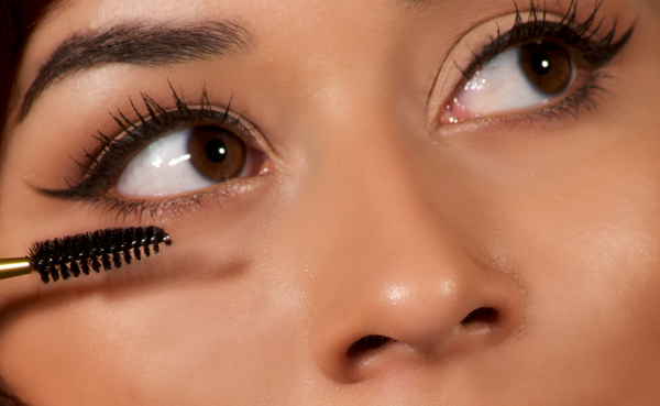 Latin-woman-applying-cake-mascara-with-spoolie