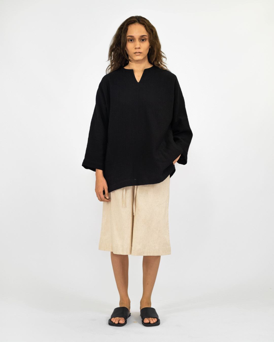 Unisex: Sandar Crinkled Top (Black)
