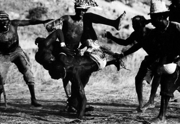 Atividades Luta africana que teve origem na observação de lutas entre  zebras. a) Capoeira b) Laamb c) 