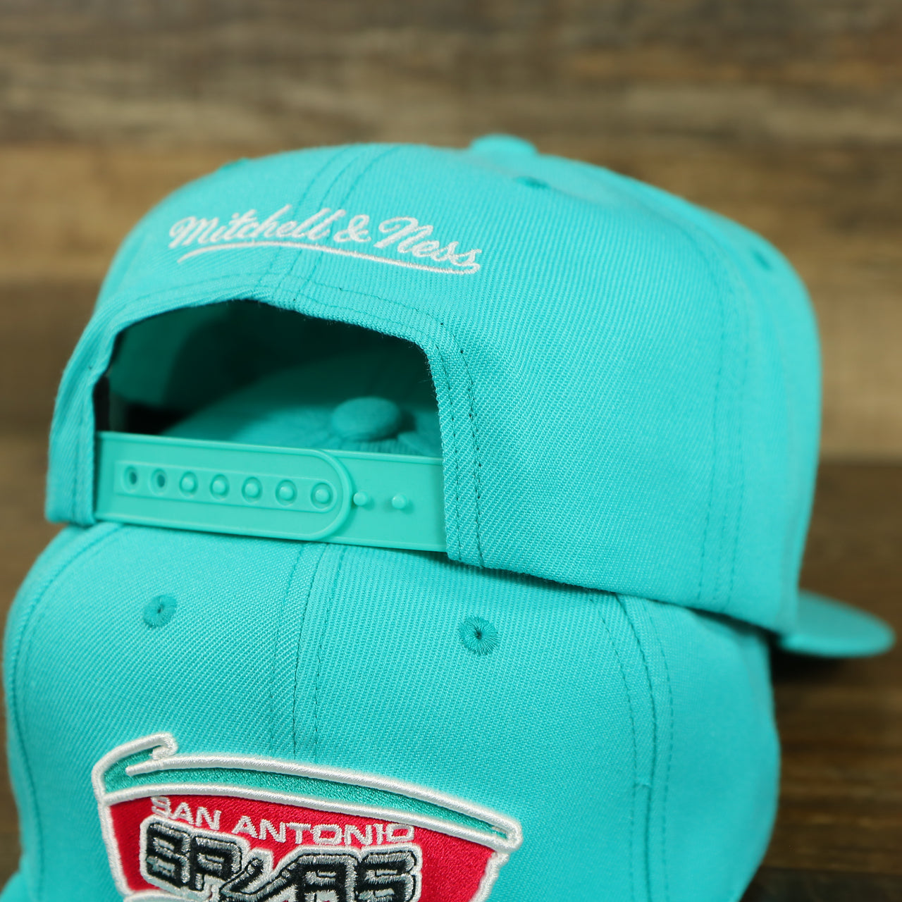 Adjustable snap of the San Antonio Spurs Vintage Retro NBA Team Ground 2.0 Mitchell and Ness Snapback Hat | Teal