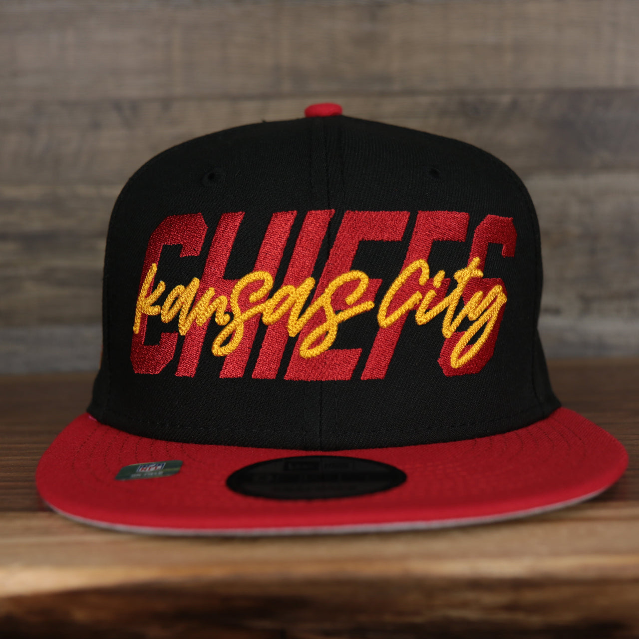 front of the Kansas City Chiefs 2022 NFL Draft 9Fifty Grey Bottom On-Field Snapback | Black