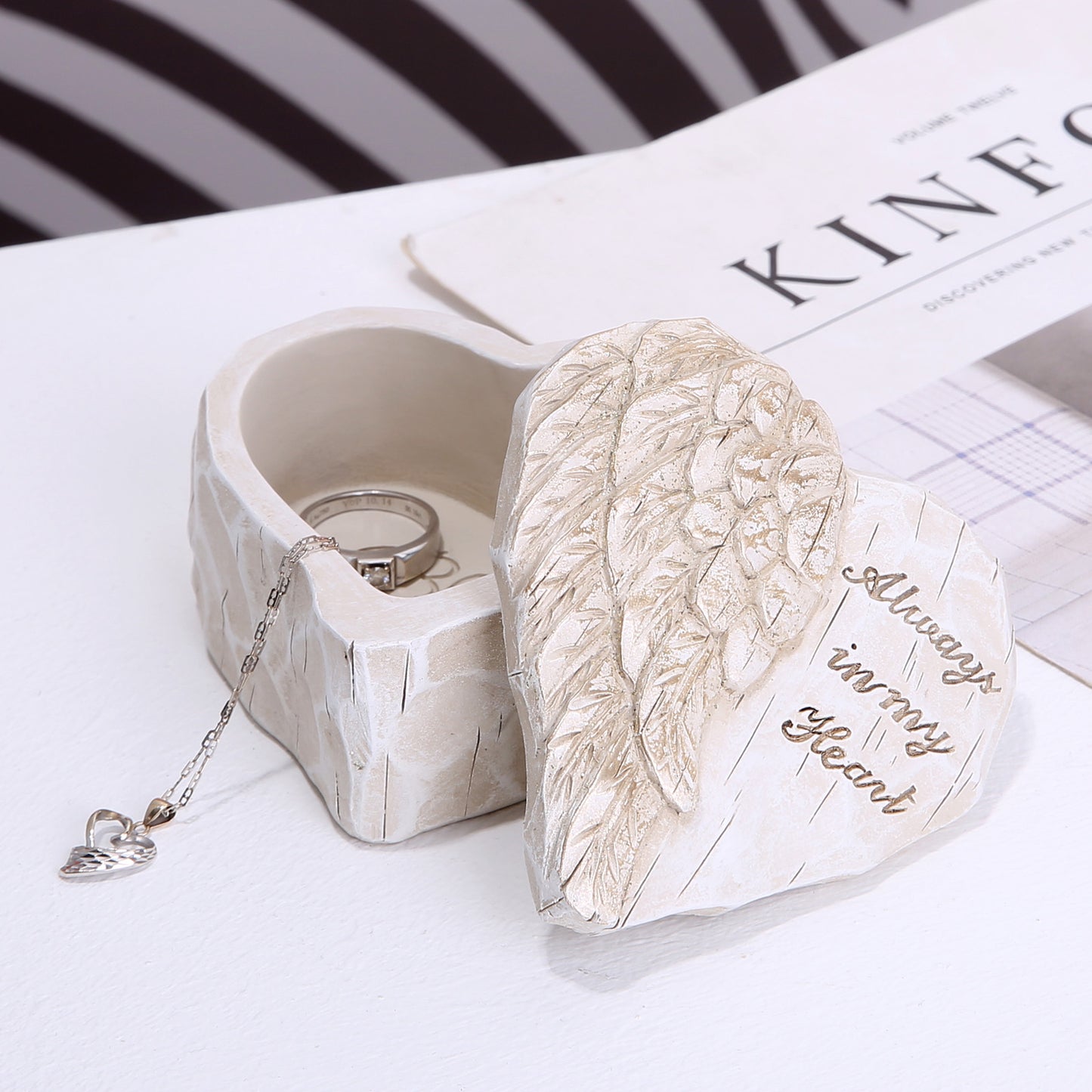 Hodao Decorative Jewelry Wing Keepsake Box