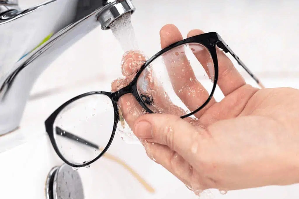 Ministro Locura egipcio Cómo limpiar las gafas para que no se rayen? – Centro Óptico Costasol SL