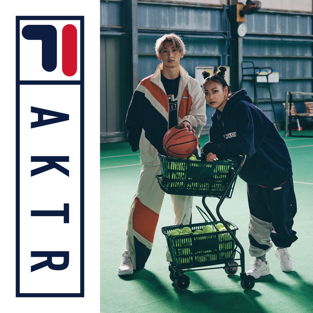 L AKTR × FILA パーカー