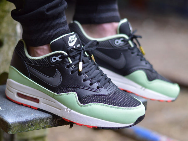 how long are air max 1 laces