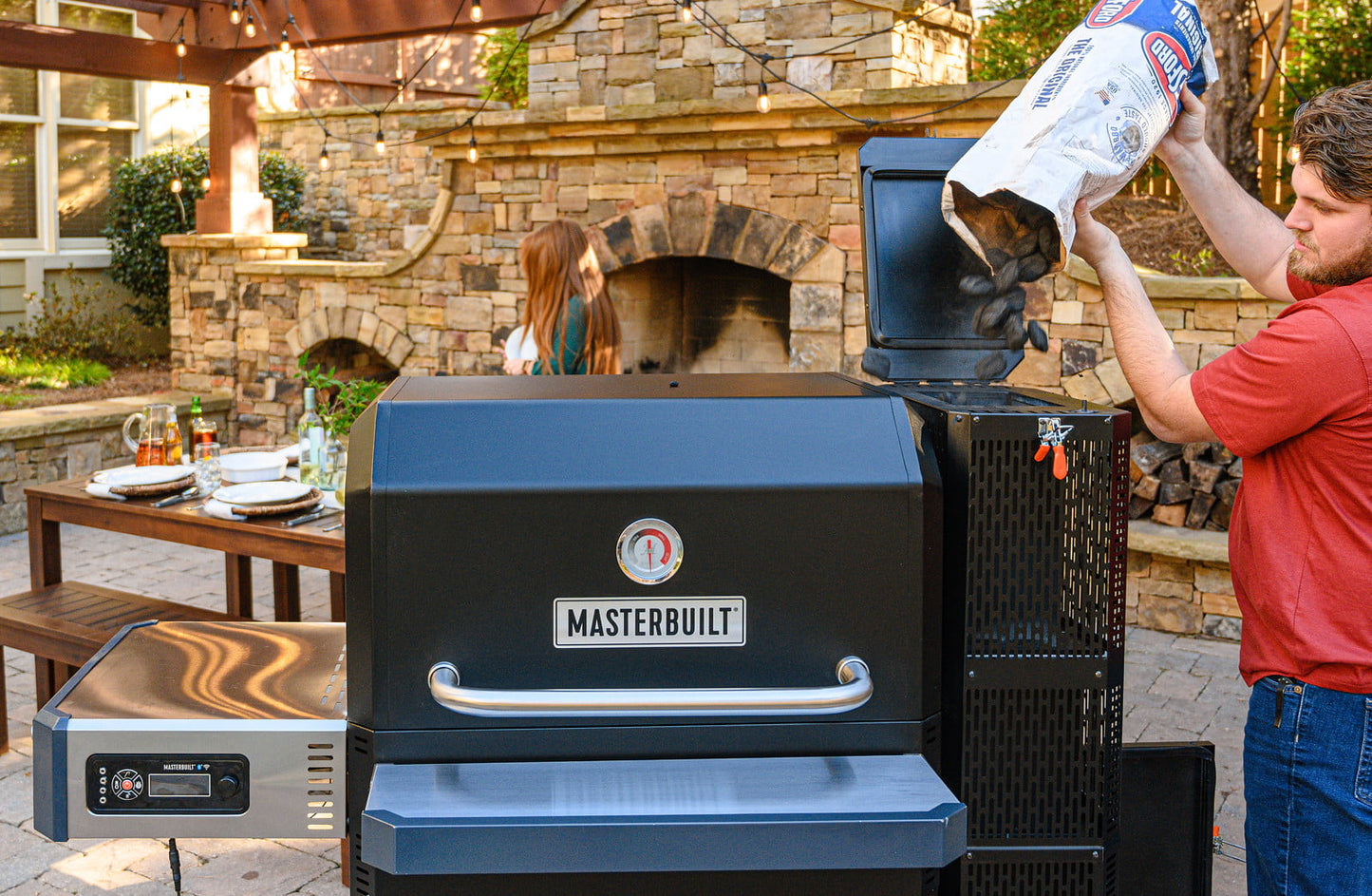 Masterbuilt Gravity Series 1050 Digital Charcoal Grill + Smoker in Black
