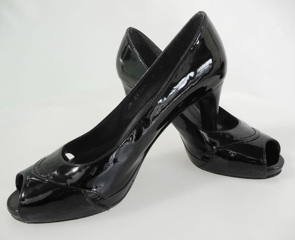 stuart weitzman black patent pumps