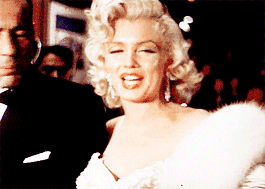 Marilyn Monroe wears fur at opening