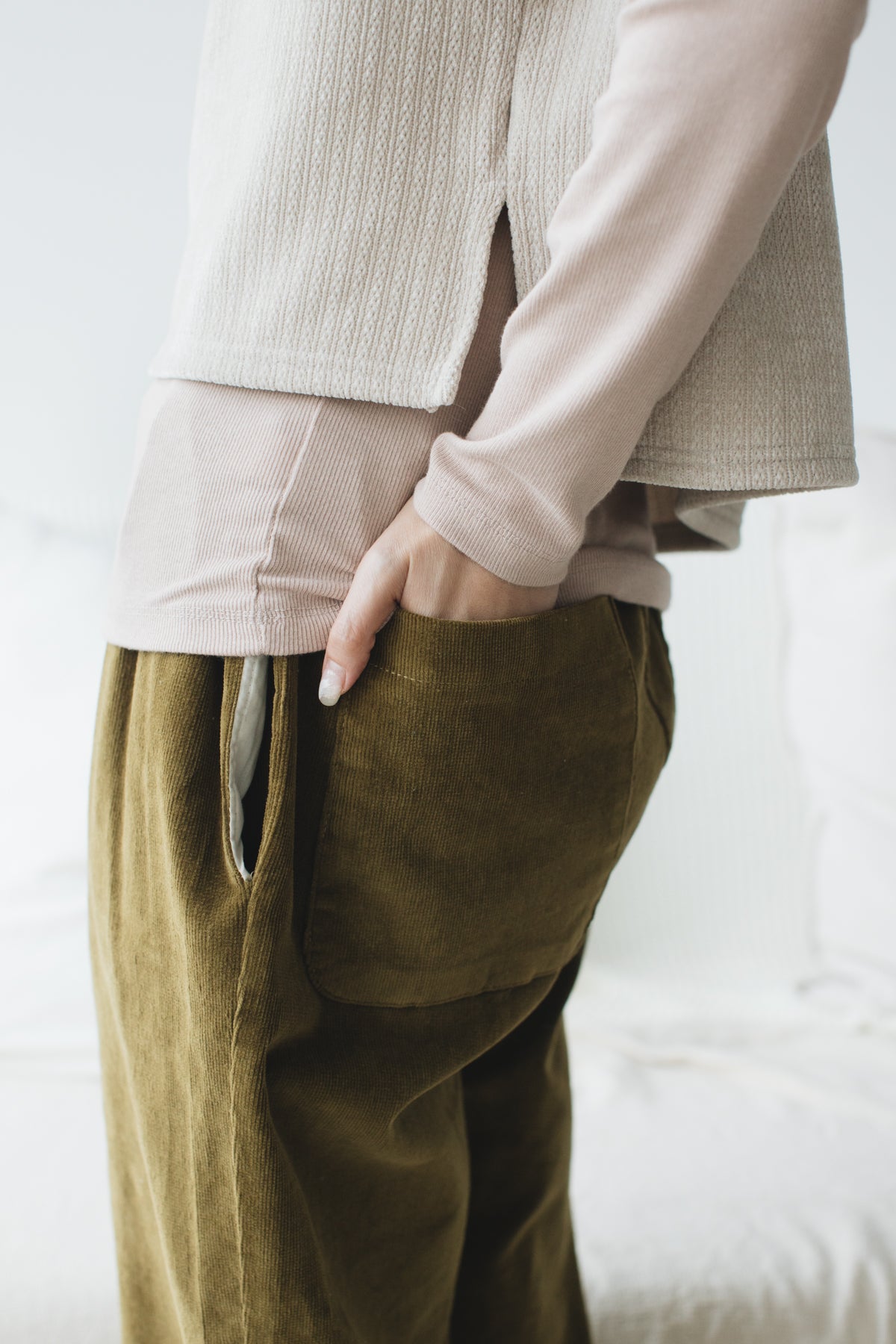 (SOLD OUT/可預購)幼燈芯絨微修腳褲/橄欖綠