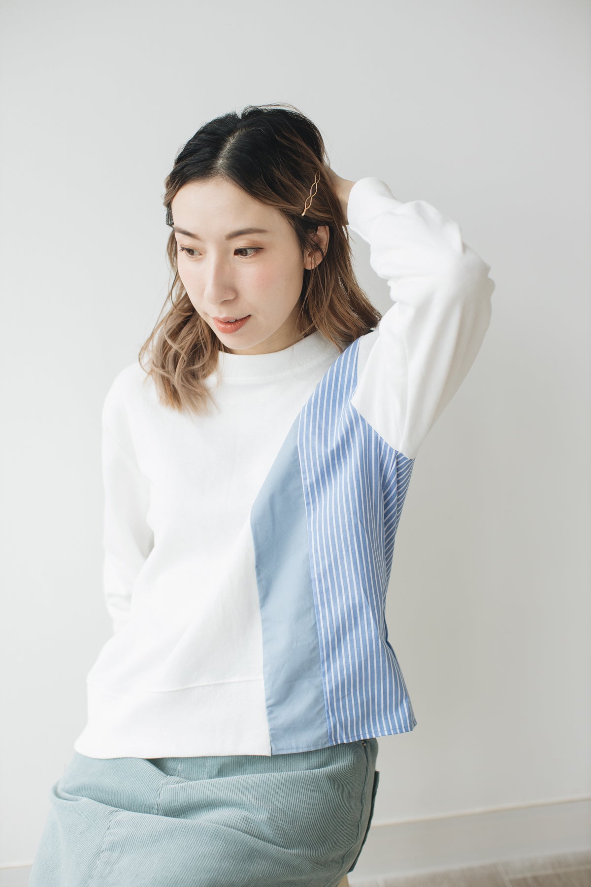 (SOLD OUT/可預購)併條子布薄衛衣/白