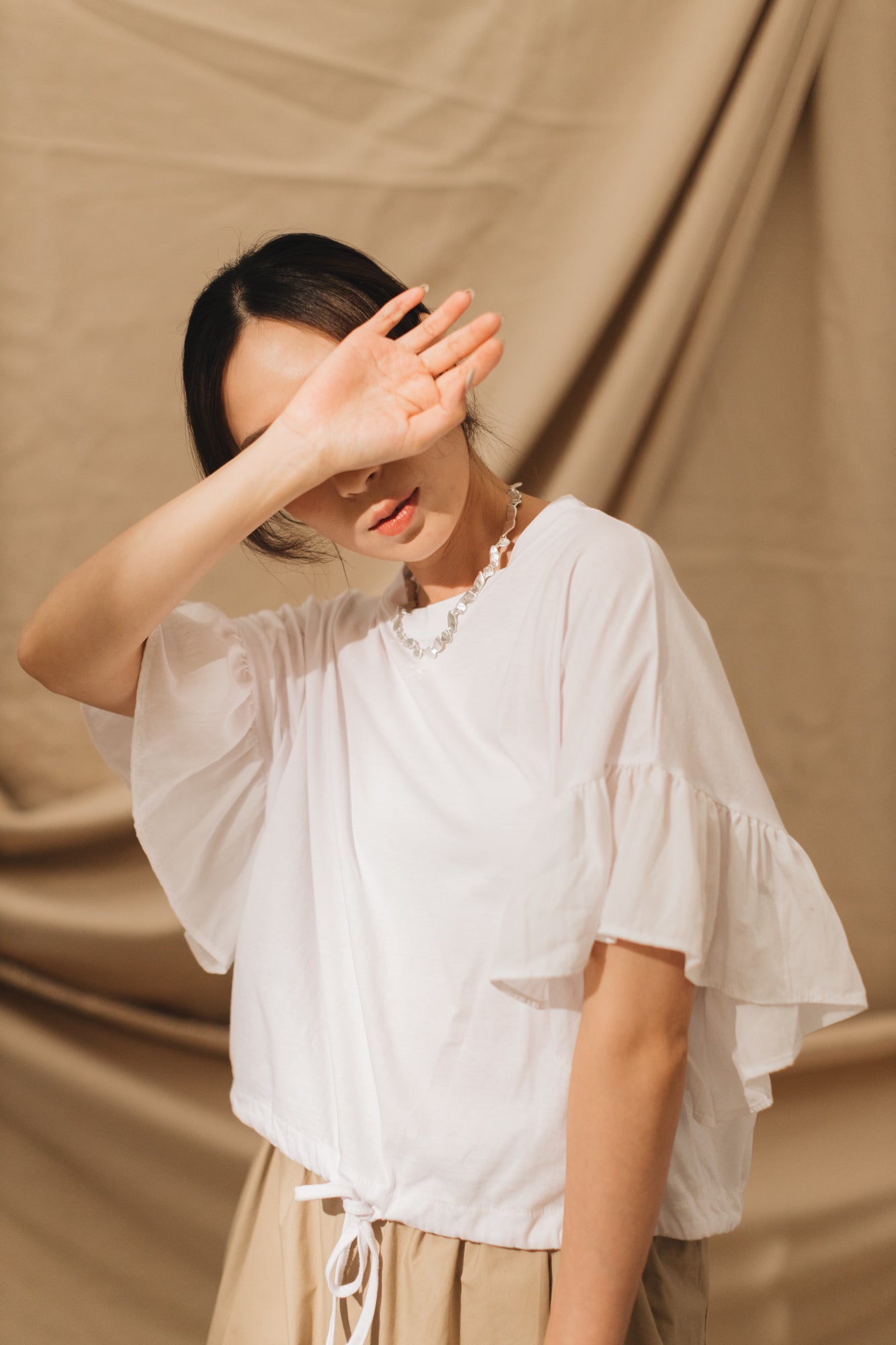 (SOLD OUT/可預購)袖口ruffle束繩T-shirt/白