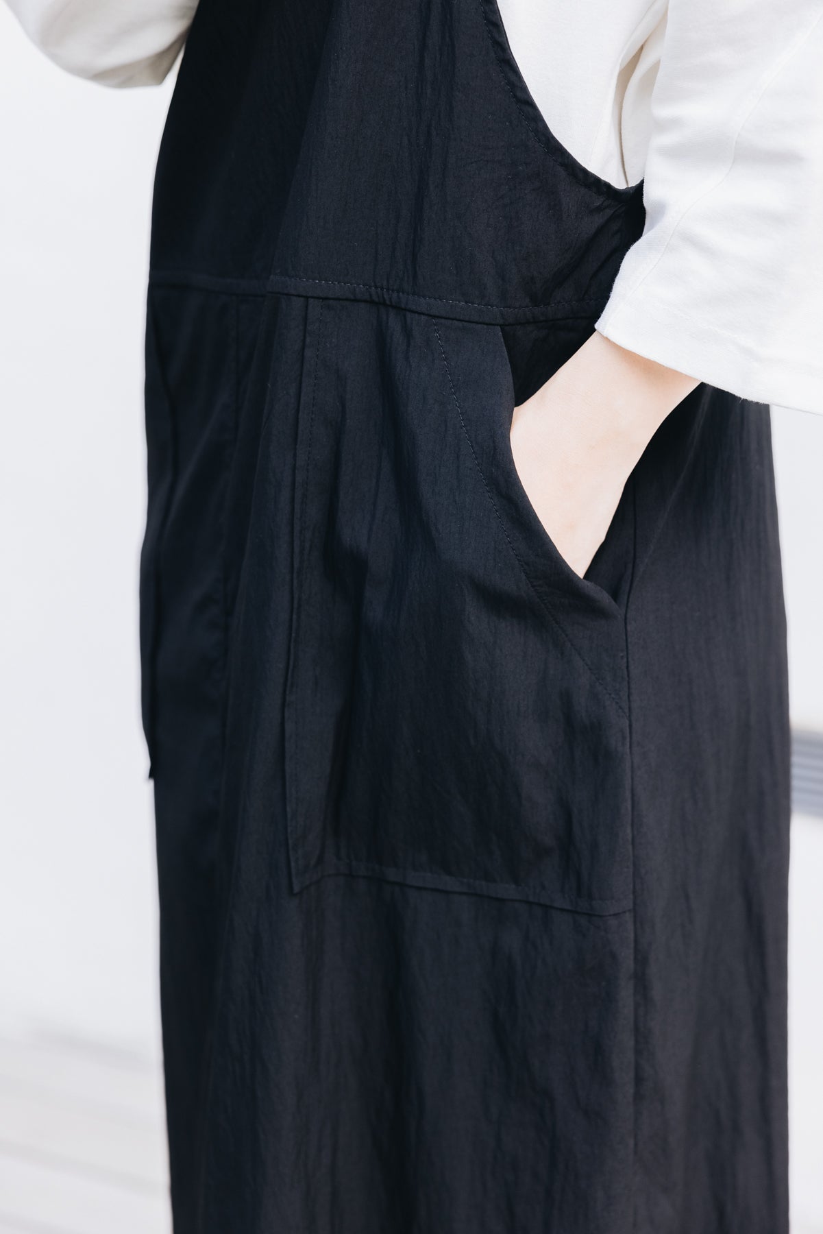 (SOLD OUT/可試預購)慵懶吊帶裙/黑