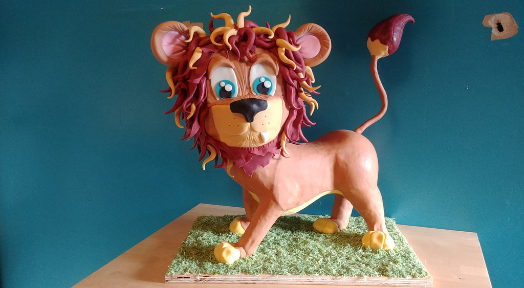 Sculpted lion cake by Jamie Louks using Innovative Sugarworks Sugar Structure