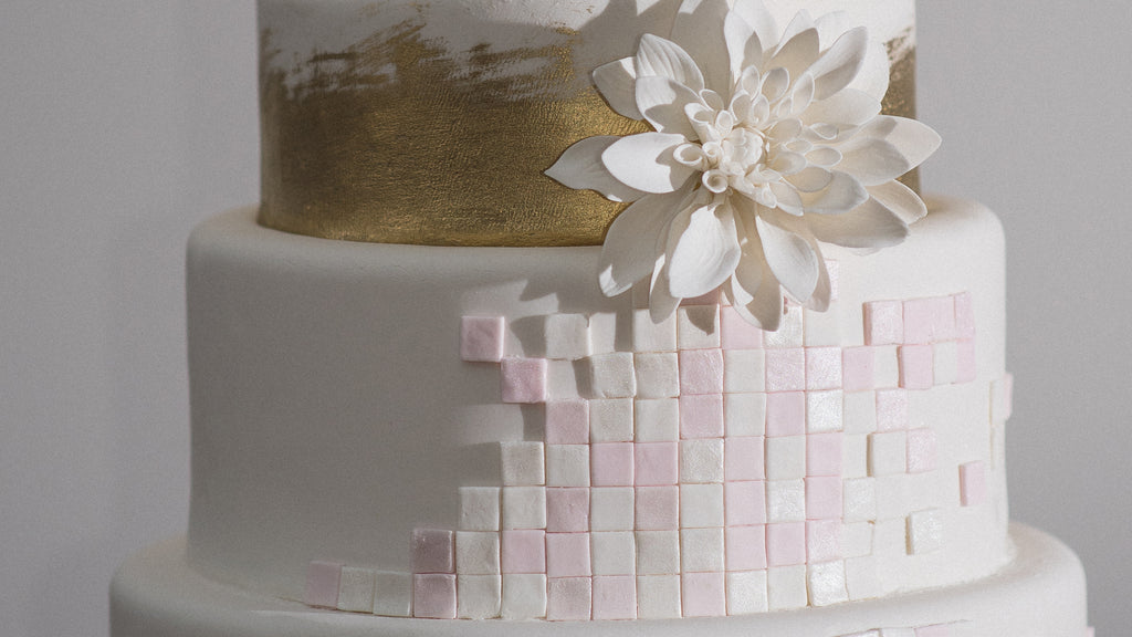 Subtle colors in cake design