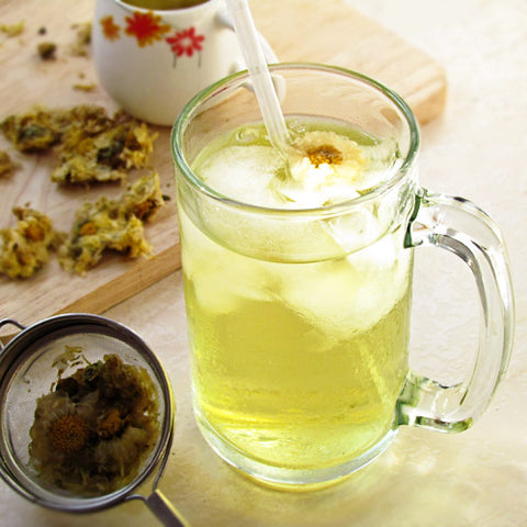 Chrysanthemum iced tea, from China and East Asia, effectively beats the roasting summer heat