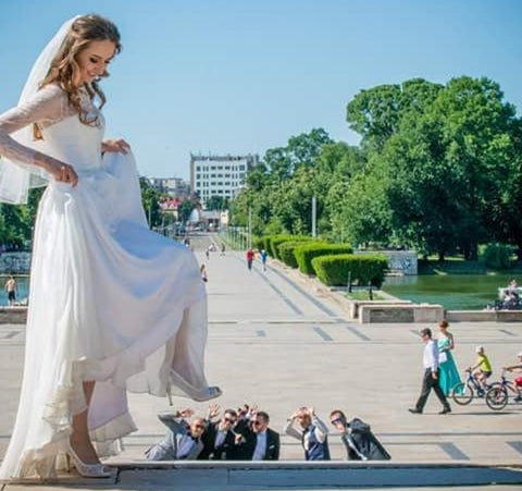 Hilarious Groomsmen Photo Ideas