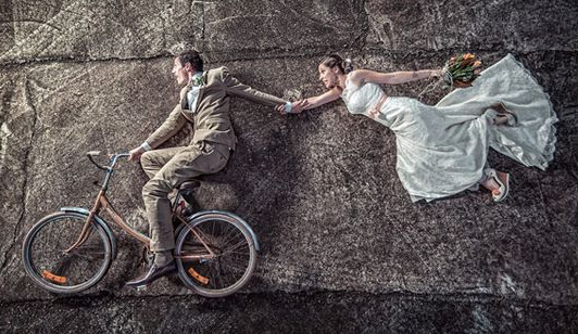 hilarious bride and groom wedding photos 