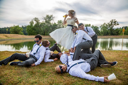 Hilarious Groomsmen Photo Ideas