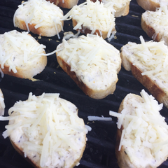 Lactose Friendly Grilled Garlic Bread with Mozzarella Goat Cheese