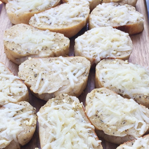 Lactose Friendly Grilled Garlic Bread with Mozzarella Goat Cheese