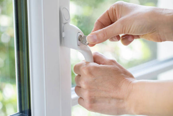 Always lock windows and check window sills | Kuna Blog