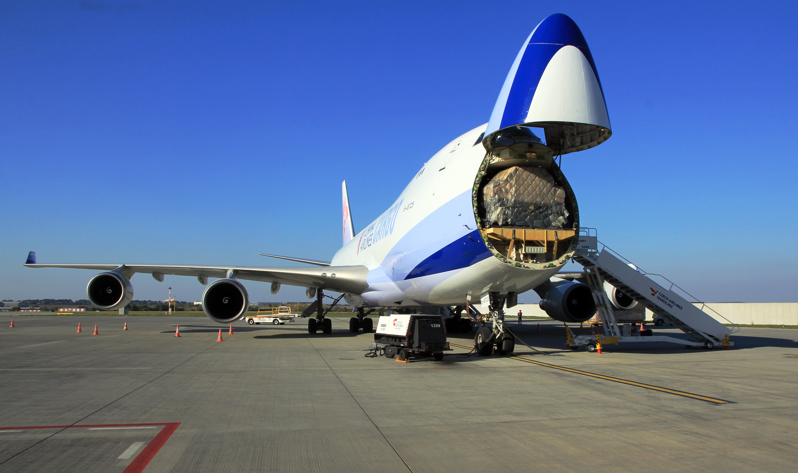 jumbo jet cargo could be batteries