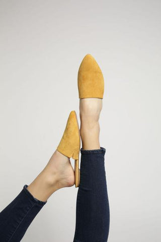Lucy Flat in Mustard