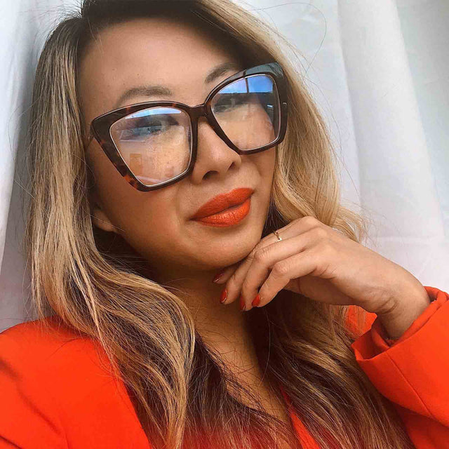 customer content - dred wine wearing becky iv amber tortoise with blue light glasses