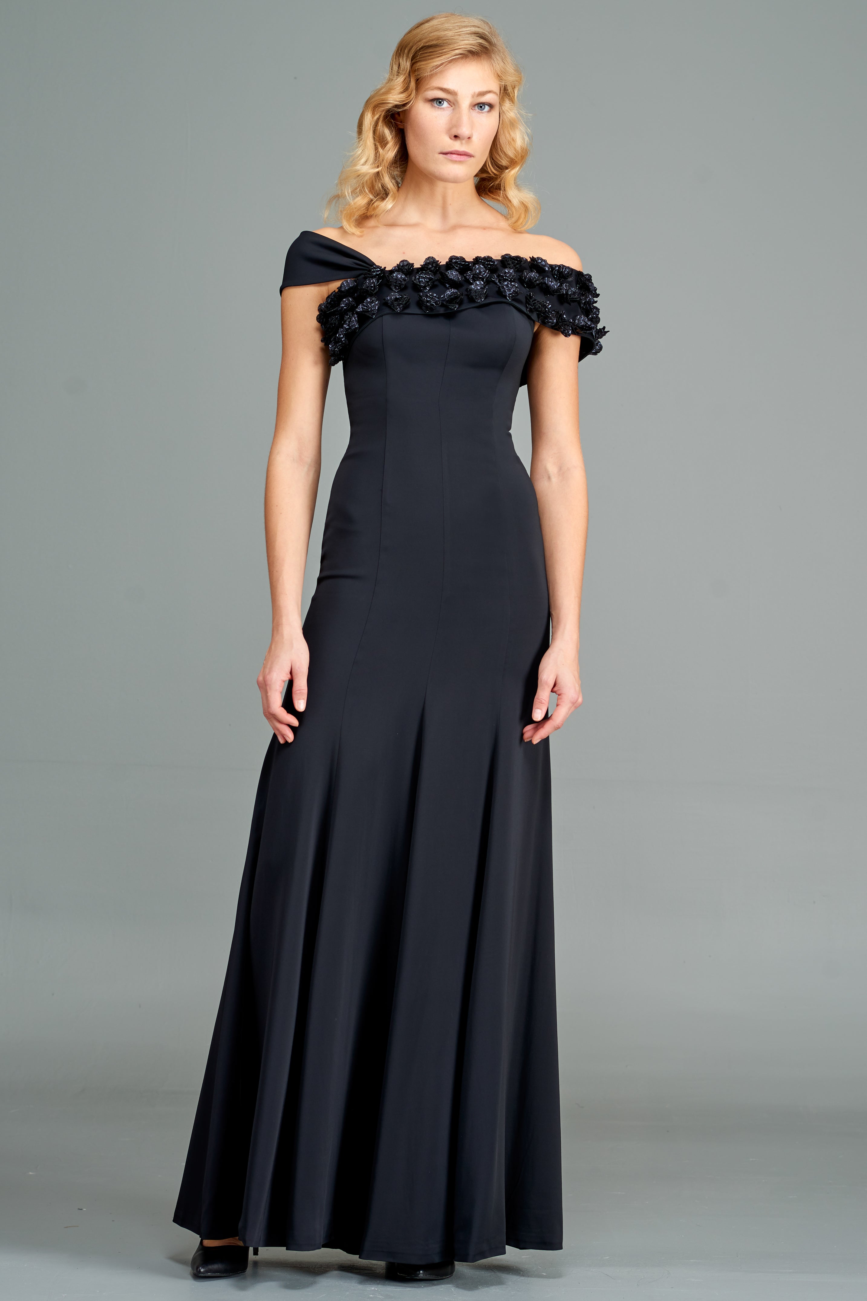 Arrowhead importere Hylde Fitted Gown with 3D Flower Appliqué – John Paul Ataker