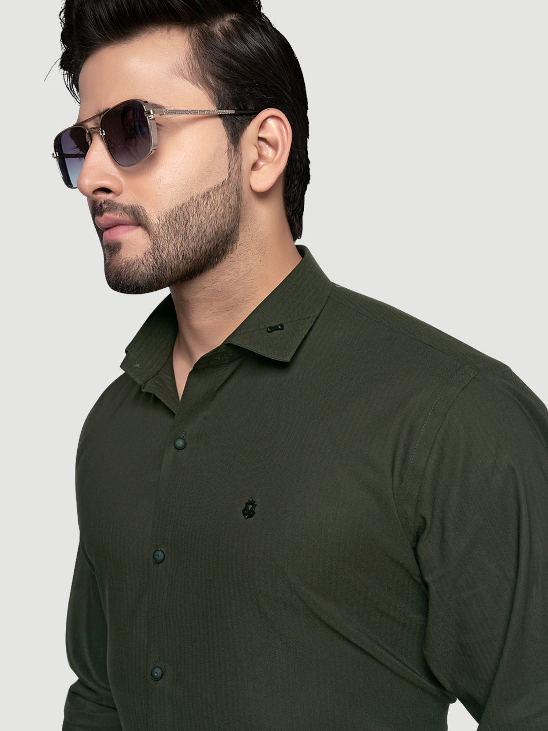 Designer Shirt with Collar Accessory & Metal Broach ...