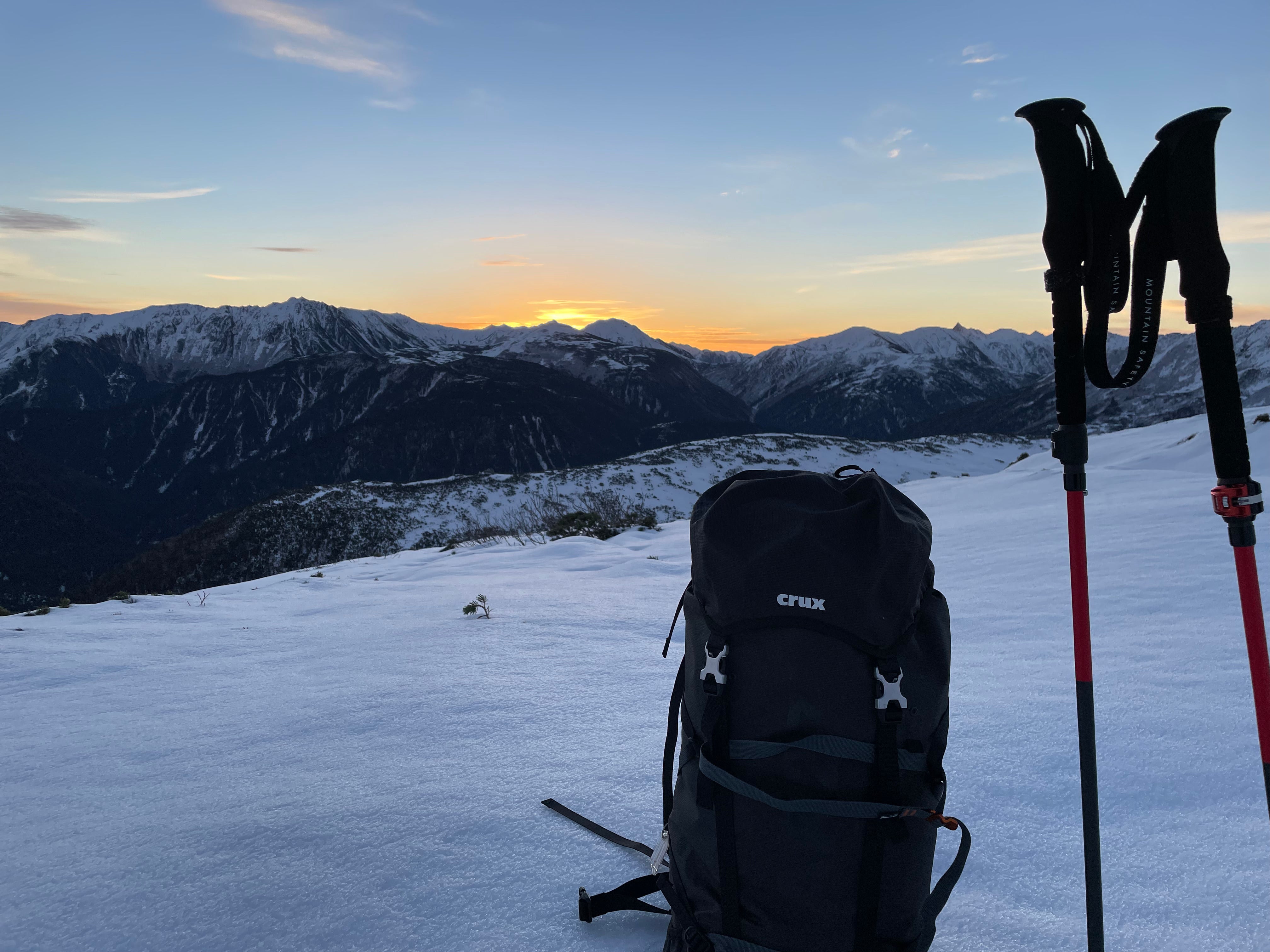 クリスマスツリー特価！ CRUX軽量・完全防水アルインバックパック 登山