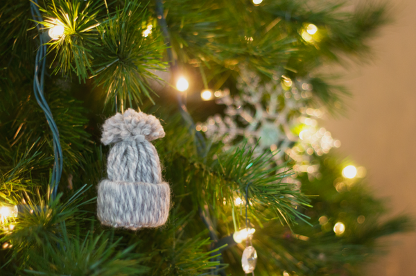 DIY Ornament: Tiny Yarn Hats #DIY #Christmas | Mari Orr Art