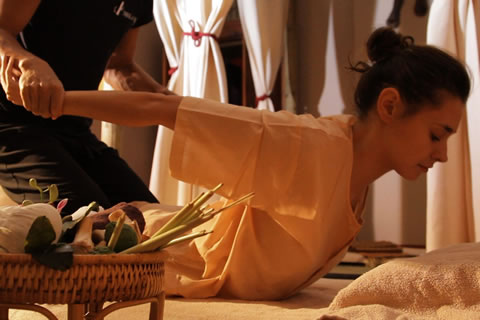 Nuad Bo Rarn - massage thaï traditionnel au sol - Spa Arbre à Sens