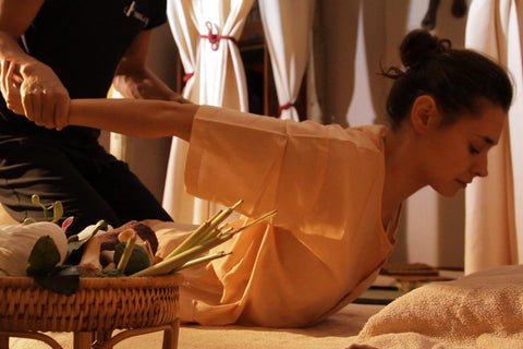 Massage au sol Thai Nuad bo Rarn