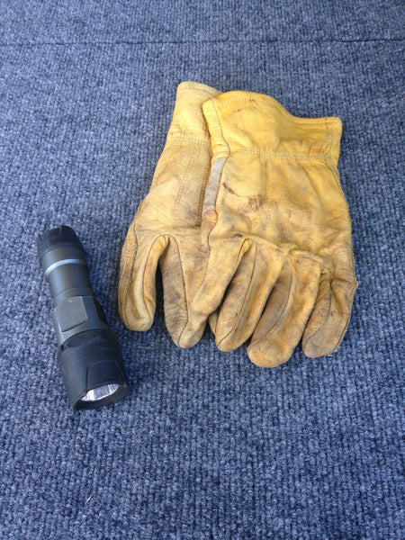 Car EDC: Gloves and flashlight