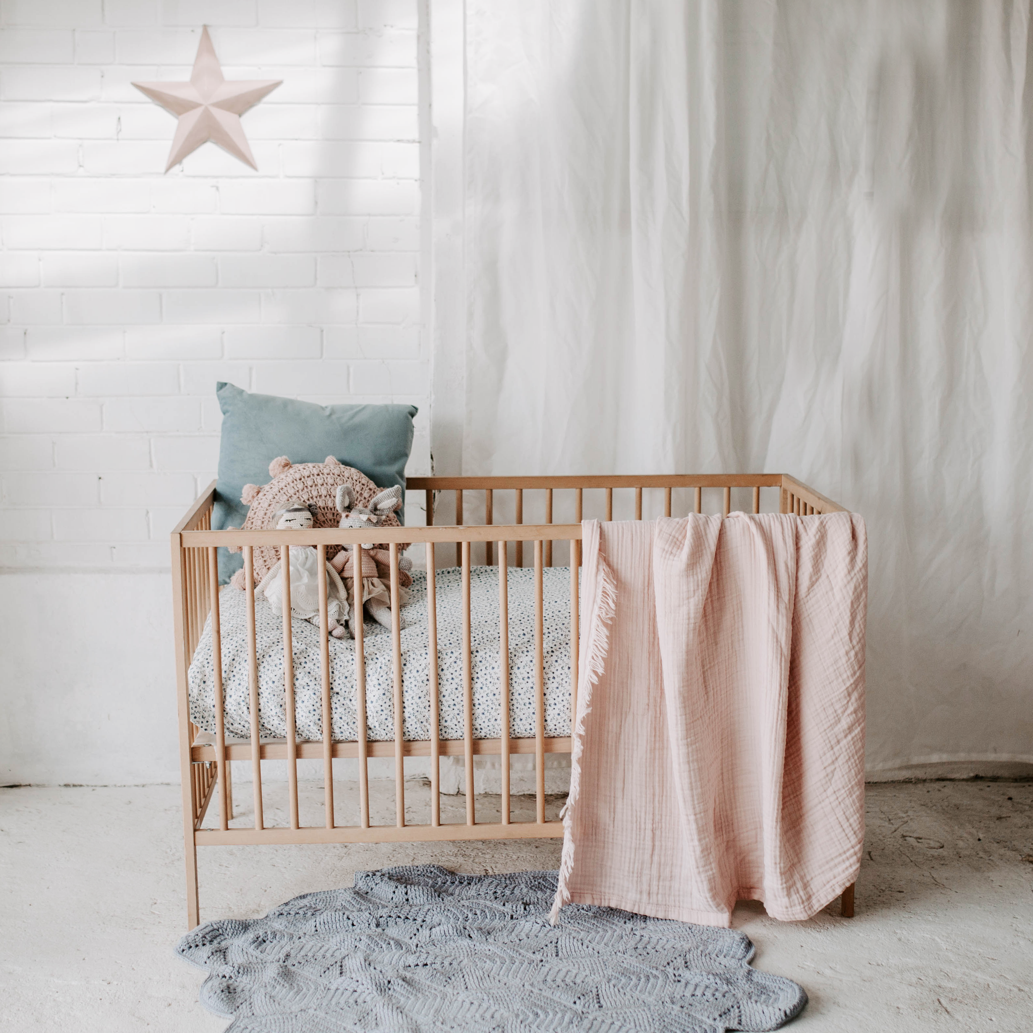 FOREVER BLOOM FITTED COT SHEET