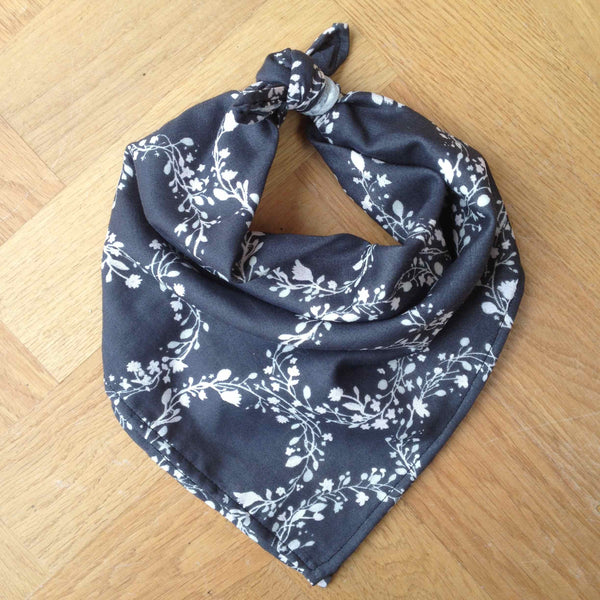 The Draper's Daughter Neckerchief Scarf Tutorial in Nani Iro Joy Flower