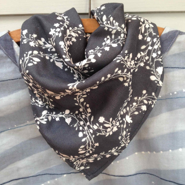 The Draper's Daughter Neckerchief Scarf Tutorial 