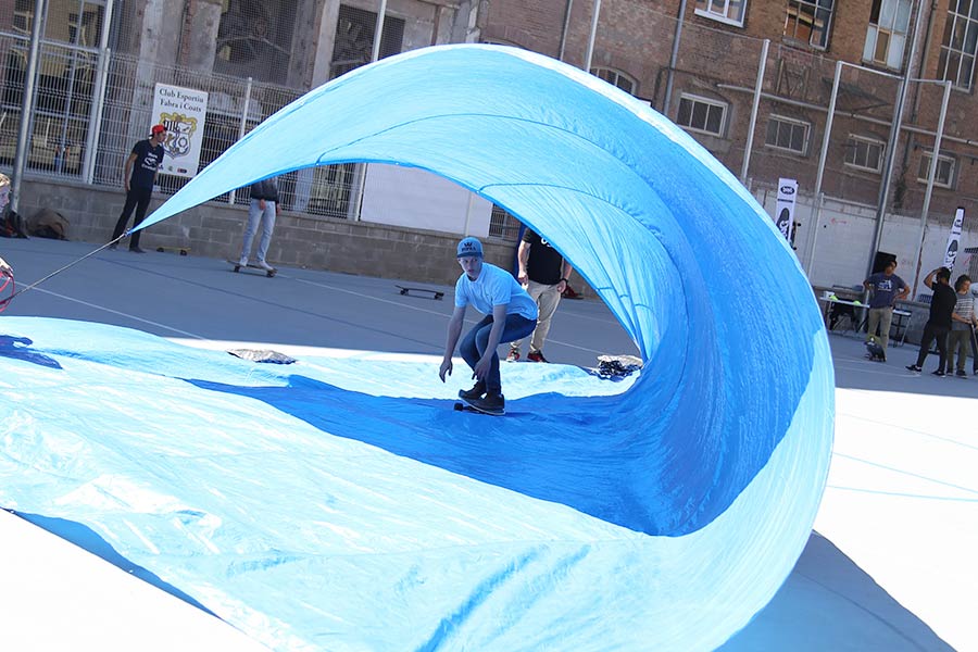 tarp surfing surfcity barcelona 2016 surfskate lona ola