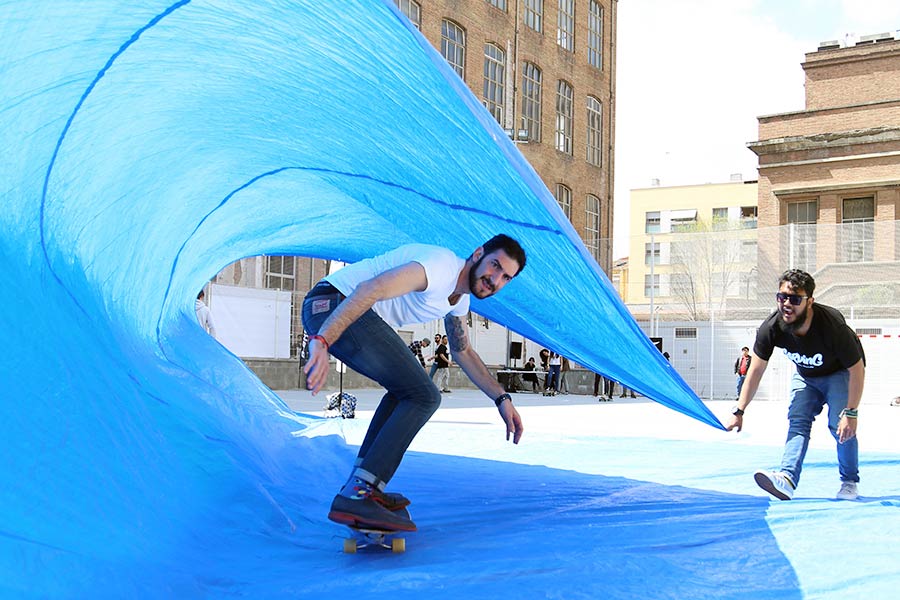 tarp surfing surfcity barcelona 2016 surfskate smoothstar manta ray