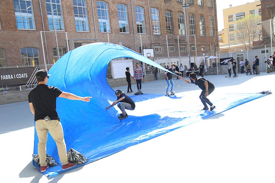 tarp surfing surfcity barcelona 2016 surfskate entubado