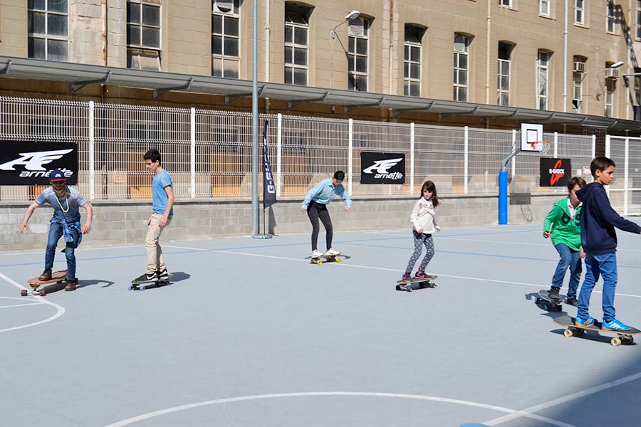 tarp surfing surfcity barcelona 2016 surfskate niños