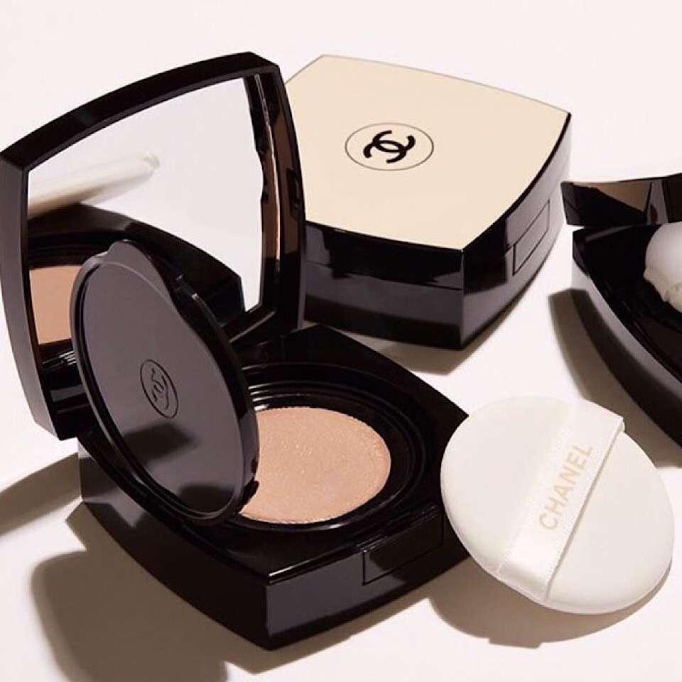 Chanel Les Beiges Cushion Healthy Glow Gel Touch Foundation SPF 25 / PA ++