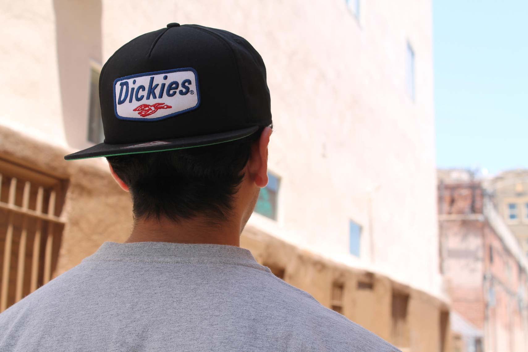 Dickies hat on a guy in an alley 