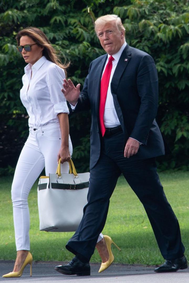 Melania-Trump-with-Burberry-Bag